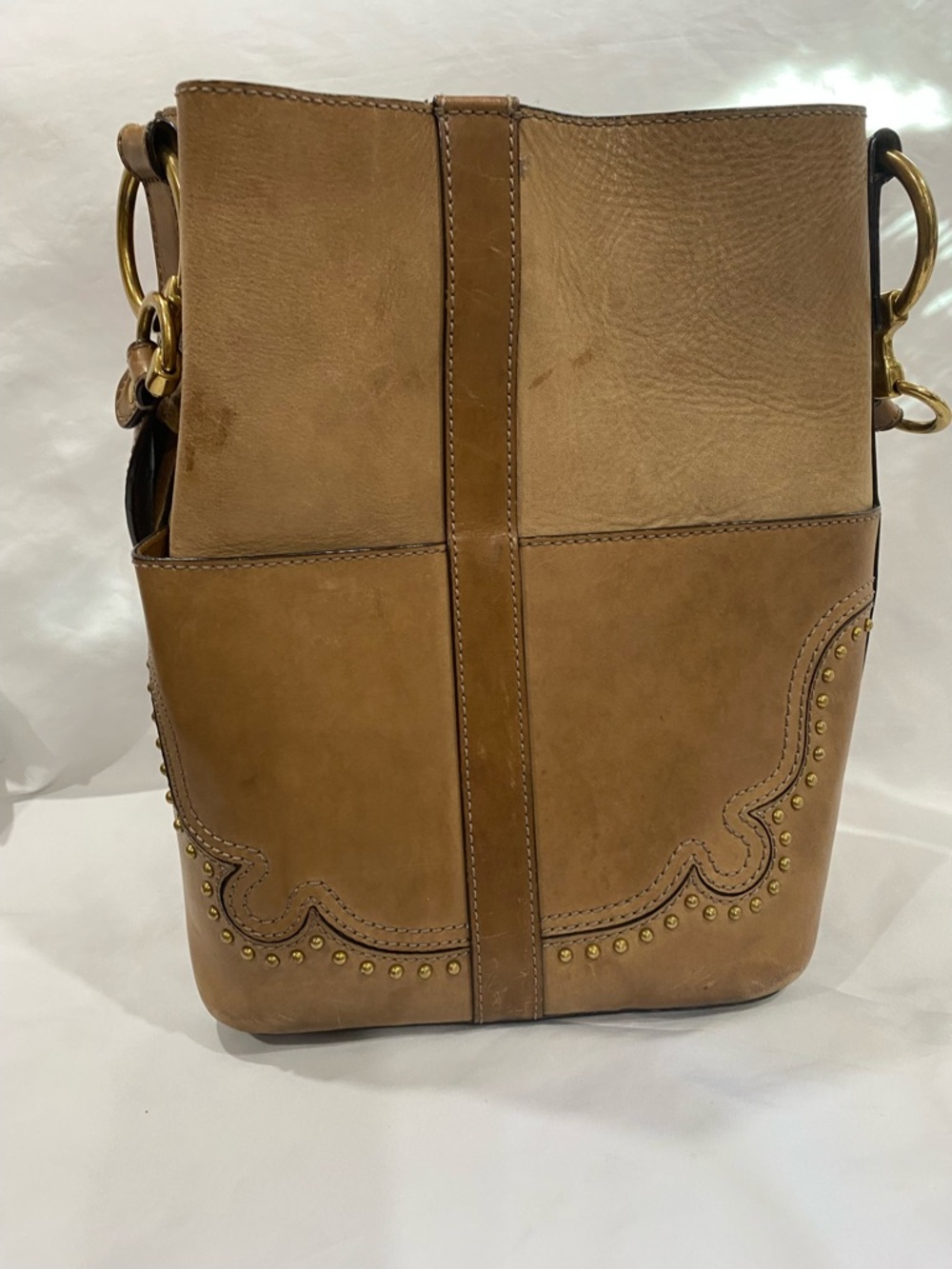 Frye Tan Leather Bucket Shoulder Bag with Studded Scallop Hobo distressed FLAWS